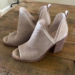 Vince Camuto Kensa Open Toe Bootie | 9M